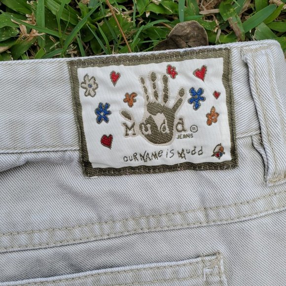 Mudd Shorts with Cute Detailing - Picture 4 of 4